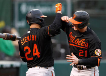 Orioles vencen a Rangers con dos jonrones de Alonso