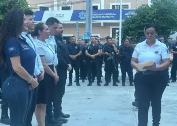 Policías paran labores tras detención de ocho compañeros
