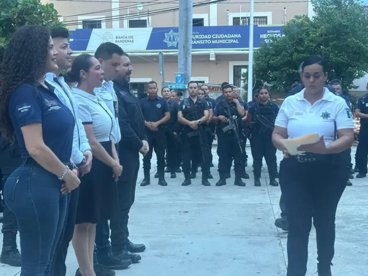 Policías paran labores tras detención de ocho compañeros