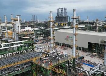 Frena la falta de refinerías precio del crudo: Krugman