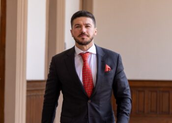 Piden a Fiscal de NL indagar a gobernador por triangulaciones