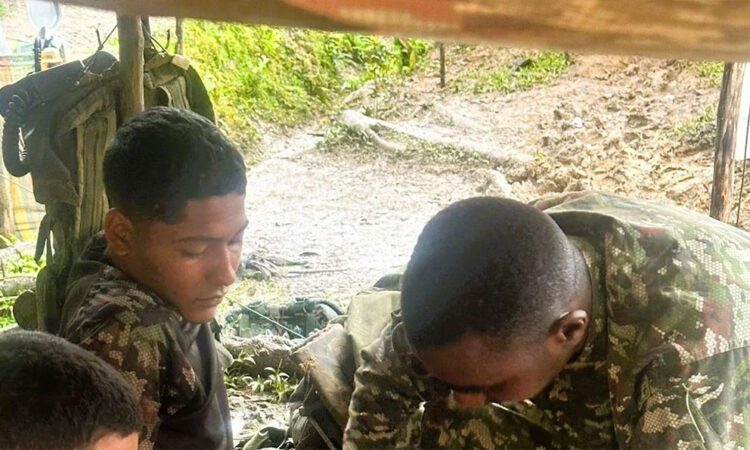 Tercer ataque con drones en una semana deja un militar muerto en Colombia