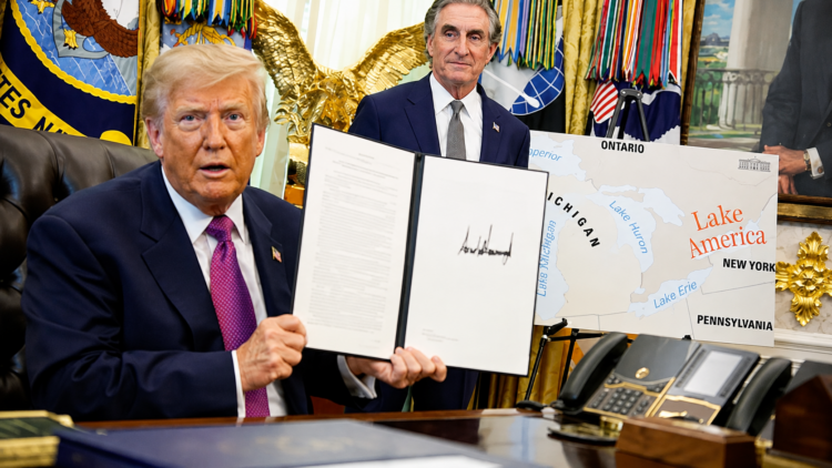 Trump firma cambio de nombre del lago Ontario