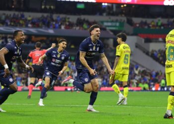 Feria de goles y golpes en Clásico Joven; Cruz Azul se impone 4-3 al América