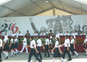Realizan desfile cívico-militar por el 216 aniversario de la Independencia de México en Cd. Victoria