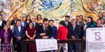 Tamaulipas se suma al acuerdo nacional para regular uso de celulares en las escuelas