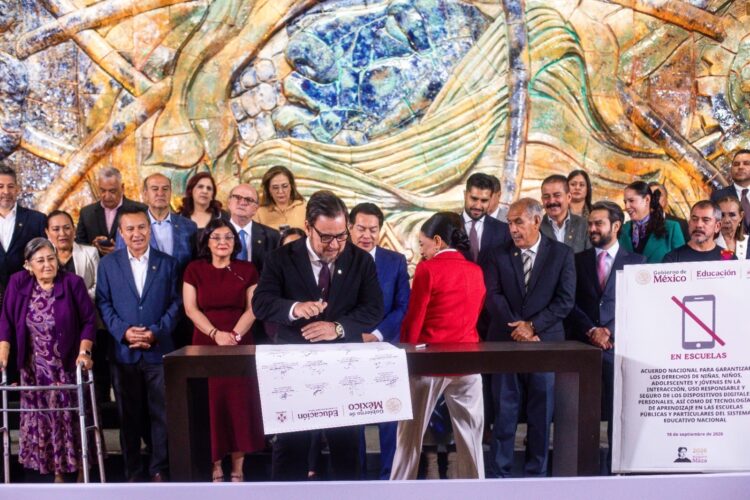 Tamaulipas se suma al acuerdo nacional para regular uso de celulares en las escuelas