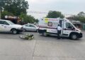 Motociclistas heridos en crucero cuyo alto es obstruido por árbol de restaurante en 28 y Berriozábal