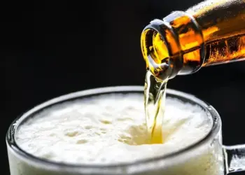 Morena da reversa a alza de IEPS cervezas