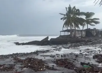 Huracán Polo deja casas dañadas en costa de Michoacán