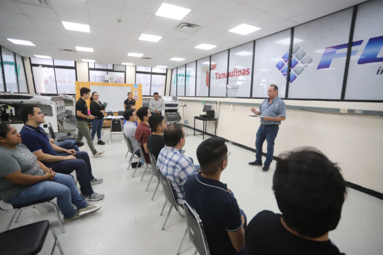 Impulsa UTTN la formación tecnológica