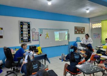 Llevan prevención del suicidio a escuelas
