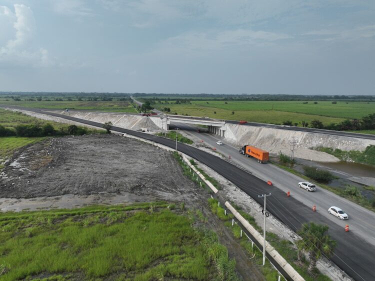 Fortalecen conectividad carretera de zona cañera con libramiento poniente Mante