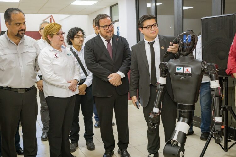 Entrega Gobierno de Tamaulipas laboratorio de informática a Universidad Tecnológica de Altamira