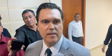Podrían prohibir candidaturas a alcaldes y diputados locales a personas con doble nacionalidad