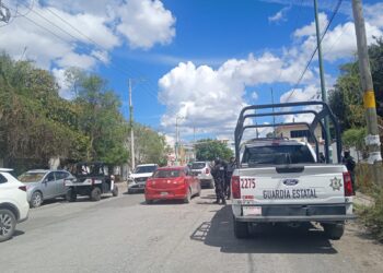 Cae mujer en tienda de motos por presunto robo de identidad a clienta