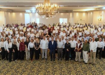 Entrega SET 467 nombramientos a maestros en cambios de escuelas en arranque de ciclo en Tamaulipas