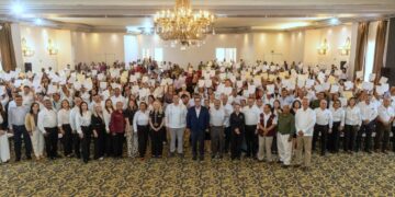 Entrega SET 467 nombramientos a maestros en cambios de escuelas en arranque de ciclo en Tamaulipas