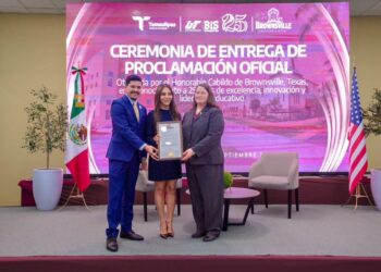 Brownsville reconoce trayectoria de rectora de la UTM