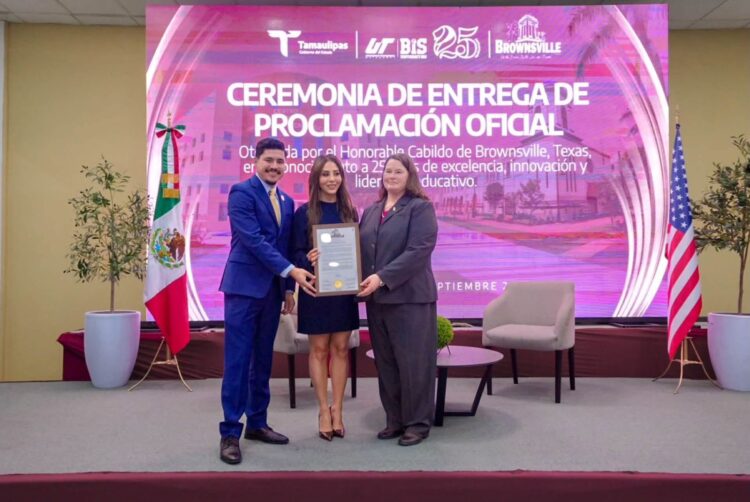 Brownsville reconoce trayectoria de rectora de la UTM