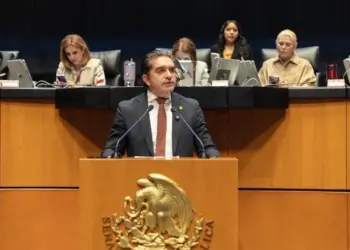 Morena pide sanción a senador por amenaza a periodista
