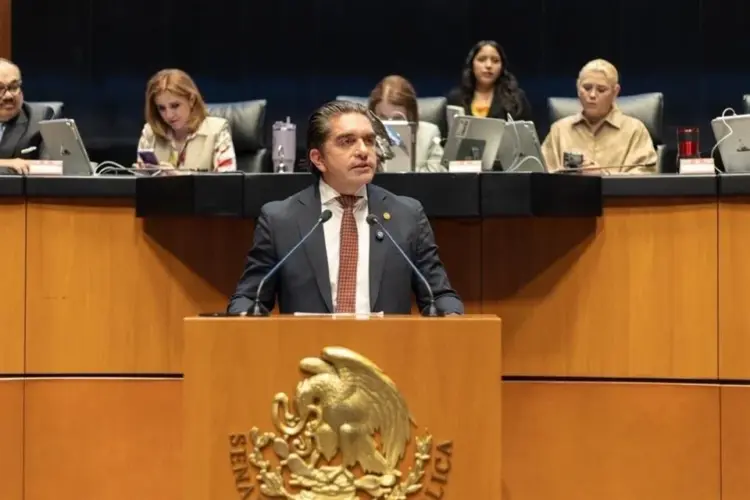 Morena pide sanción a senador por amenaza a periodista