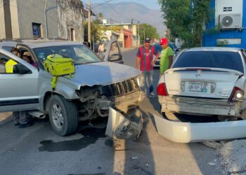 Cuatro lesionados en choque vehicular en el crucero de calles 10 y Guerrero