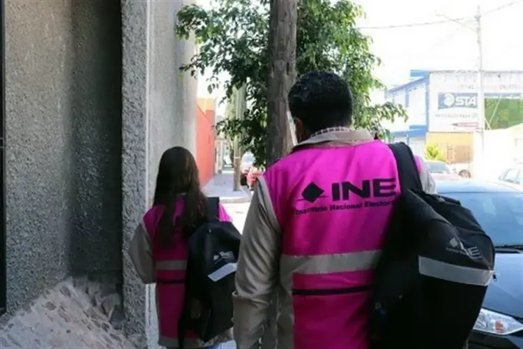 INE duplica sueldo a capacitadores para elección 2027