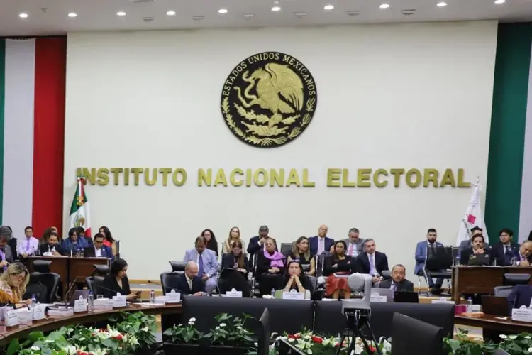 INE advierte riesgos por revisión de candidaturas