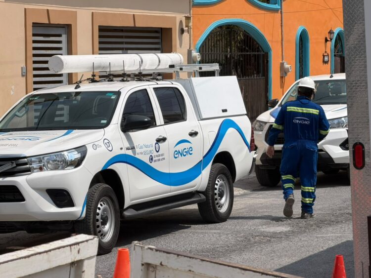 Excavación provoca fuga de gas y alerta a población