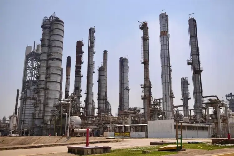 Regaña Sheinbaum a directivos de Pemex por ineficiencia