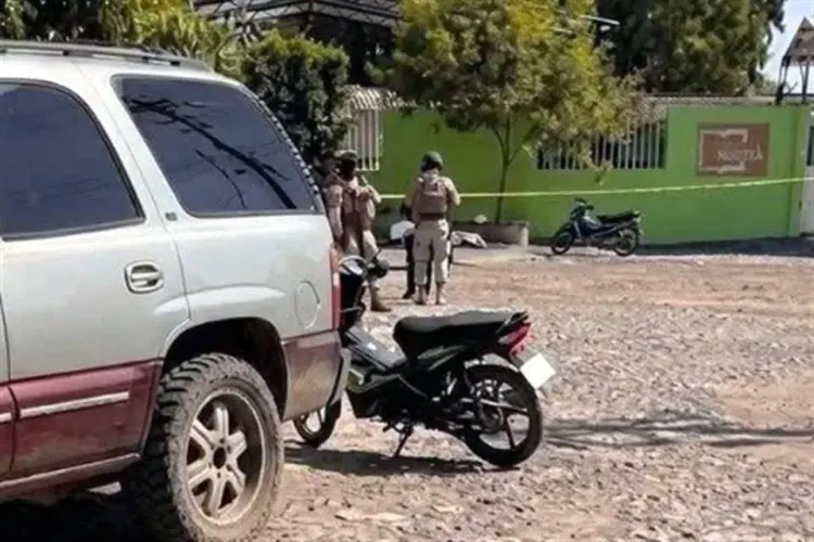 Asesinan a tres personas afuera de primaria en Guanajuato