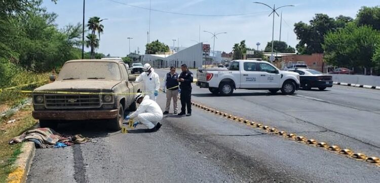 Hallan cadáver dentro de camioneta