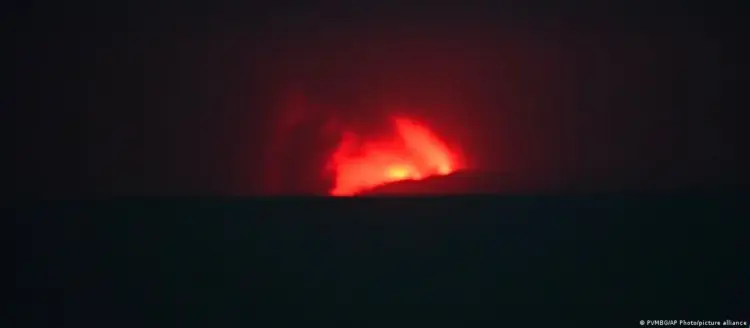 Erupción del Krakatoa provoca caos aéreo en Indonesia