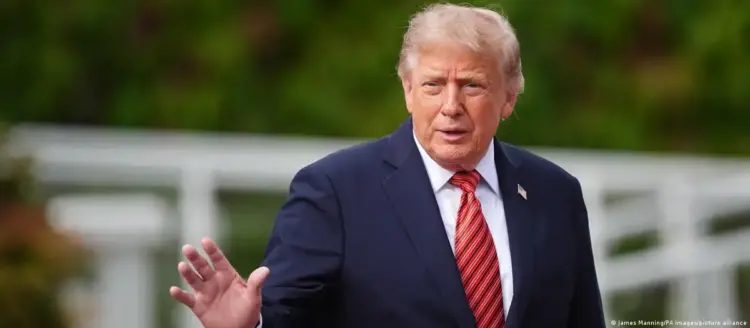 Trump restringe acceso de tres medios a la Casa Blanca