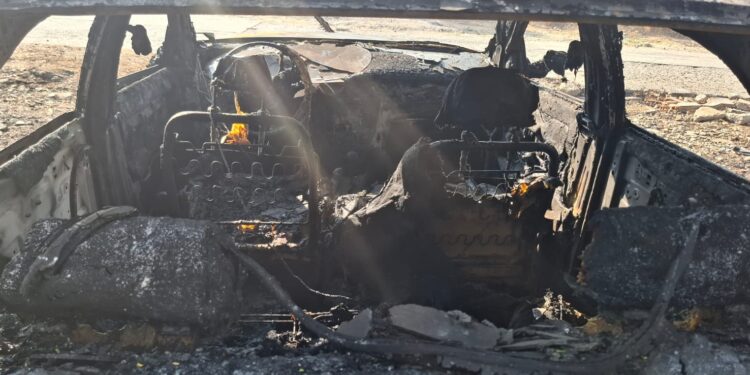 Incendio detrás del IMSS afecta siete vehículos