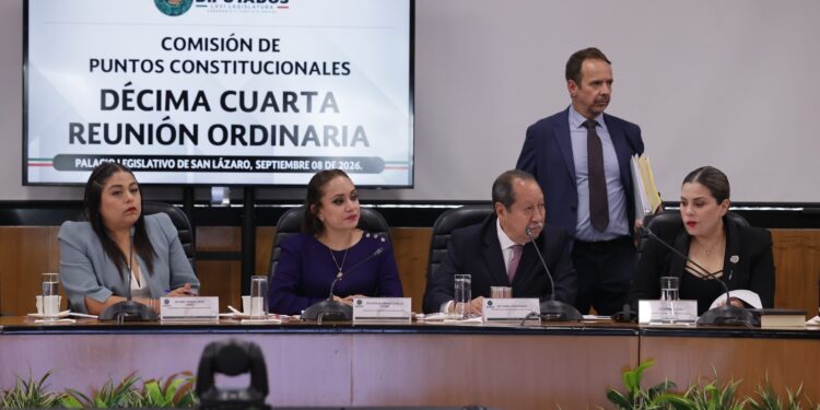 Diputados aprueban en comisión dictamen que impediría candidatos a presidente y gobernador con doble nacionalidad