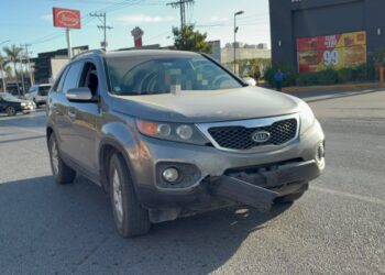 Enésimo choque al salir de Soriana Palmas en Bulevar Tamaulipas
