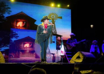 Alicia Villarreal cierra la noche mexicana en León con gran éxito