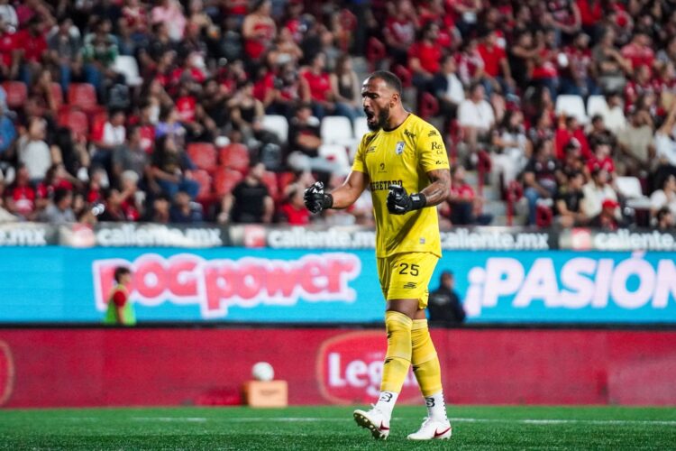 Gallos sorprenden a Xolos y escalan en el Apertura 2026