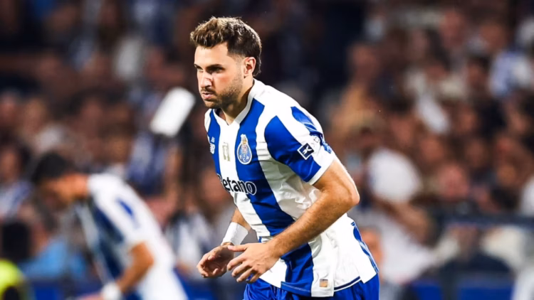 Santi Giménez debuta y roza el gol con Porto