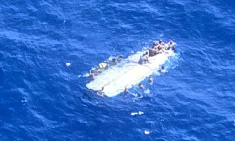 Rescatan a 40 migrantes tras naufragio en Puerto Rico