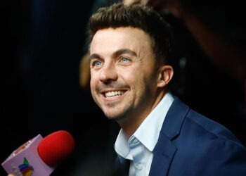 Frankie Muniz revela que su vida se desmoronó en seis semanas
