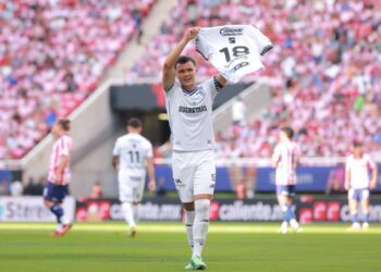 Querétaro sorprende a Chivas y gana en el Akron