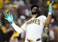 Padres aplastan 8-0 a Cubs en la Serie de Comodín