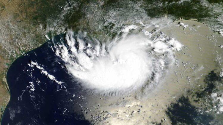 Tormenta Edouard toca tierra entre Texas y Luisiana