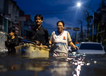 Inundaciones golpean Tailandia y afectan a 2.6 millones