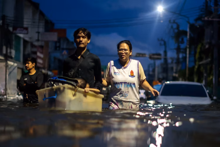 Inundaciones golpean Tailandia y afectan a 2.6 millones