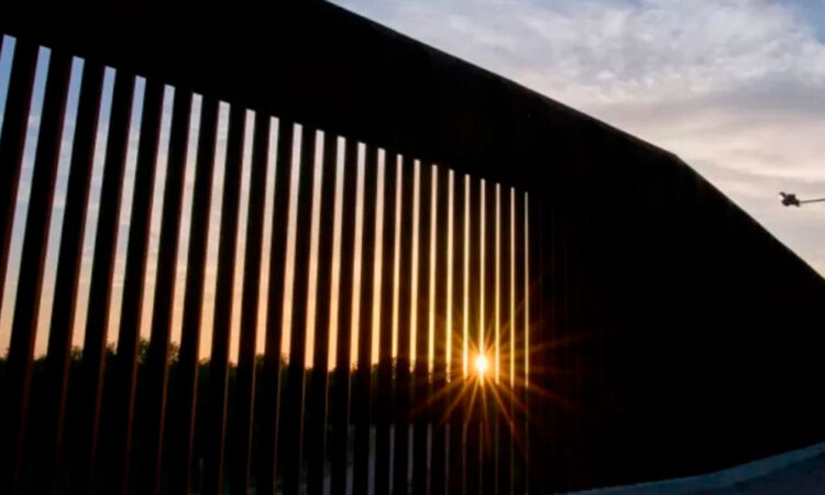 Muro de Trump avanza 100 kilómetros en Arizona