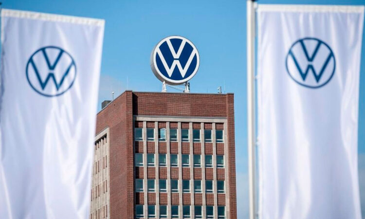 Volkswagen recortará 100 mil empleos hasta 2030